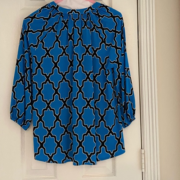 Crown and ivy top - Picture 2 of 4